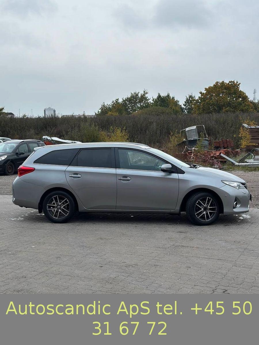 Toyota Auris 2014 — photo 8