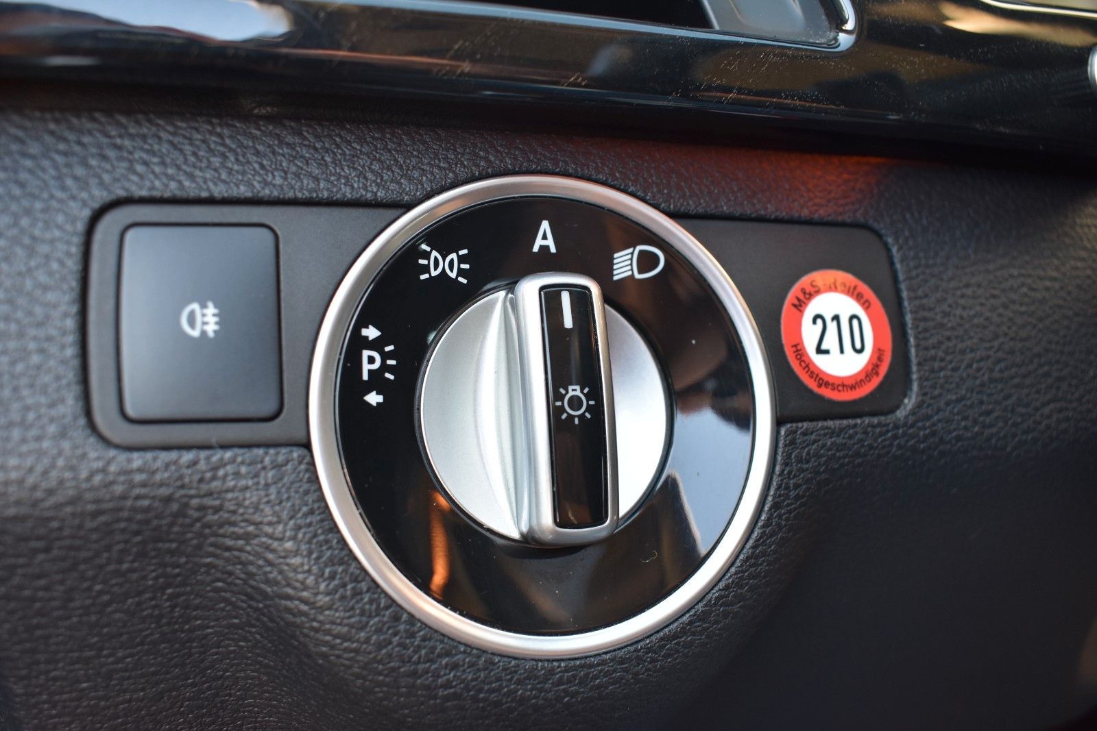 Fahrzeugabbildung Mercedes-Benz E 350 CGI Limousine STH/AHK/MEMORY/KEYLESS