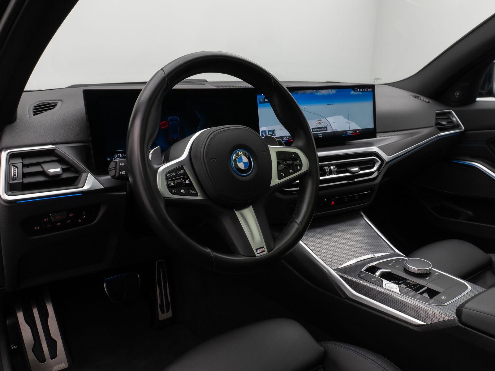 Fahrzeugabbildung BMW 330e xD M Sport Panorama Kamera HUD DAB H/K AHK