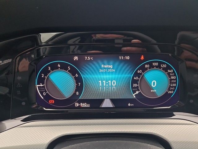 Fahrzeugabbildung Volkswagen Golf VIII TSI Move LED Navi AID RFK SH LM