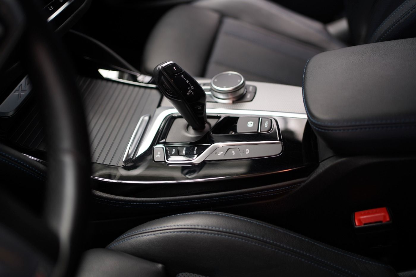 Fahrzeugabbildung BMW X4 xDrive 30i M Sport AHK+Standheizung+Head Up++