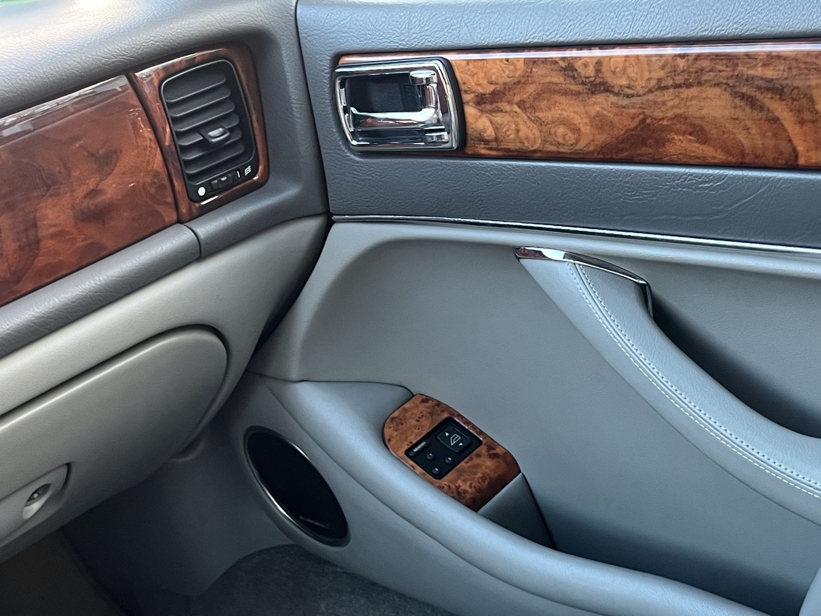 Fahrzeugabbildung Jaguar XJ X300 LWB**Standheizung**EIN ECHTER JAGUAR**