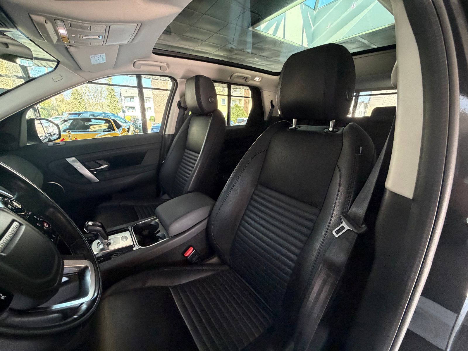 Fahrzeugabbildung Land Rover Discovery Sport S /PANORAMA/HUD/KAMERA/ACC