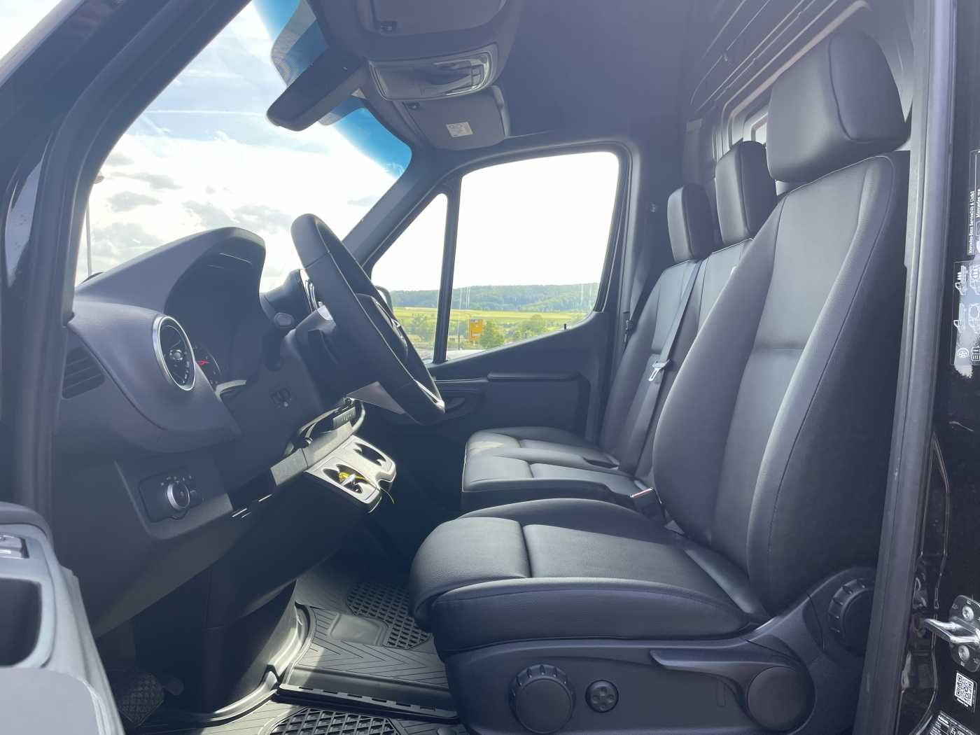 Fahrzeugabbildung Mercedes-Benz Sprinter 319 CDI 4x4 3665 Klima Kamera MBUX LED