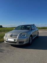 Toyota Avensis 1.8 - Toyota Avensis in Duisburg