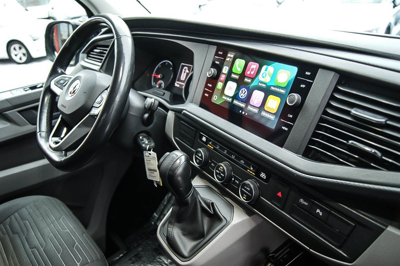 Fahrzeugabbildung Volkswagen T6.1 Caravelle/Multivan lang 2.0TDI DSG NAVI LED