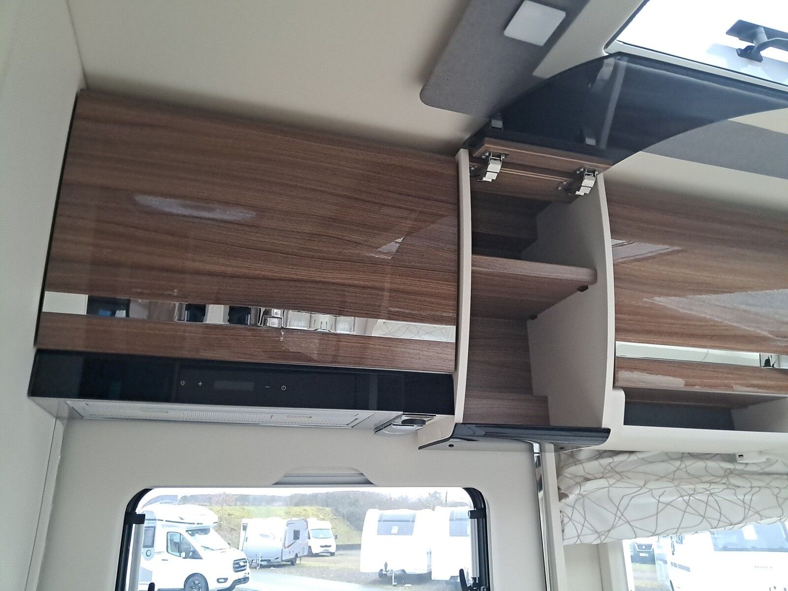 Fahrzeugabbildung Eura Mobil Contura CT 766 EF Luminary Paket, Markise