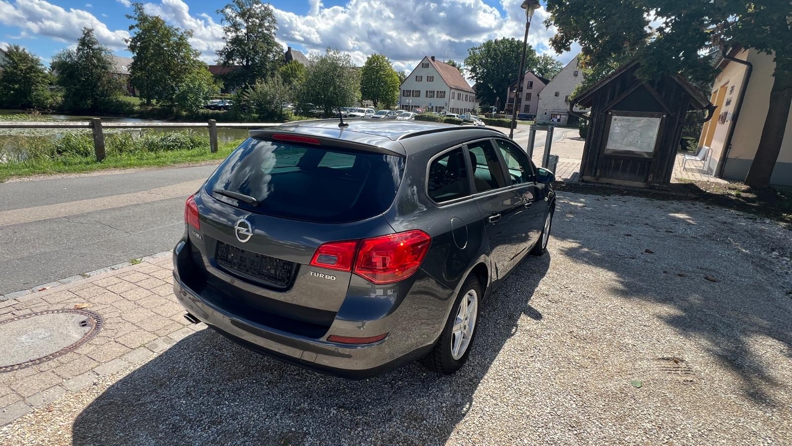 Opel Astra 2012 — photo 6