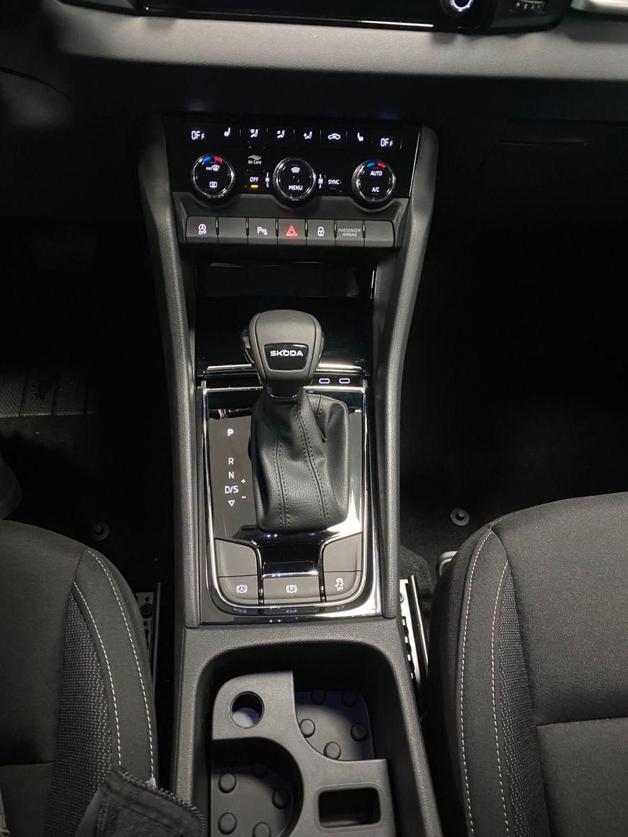 Fahrzeugabbildung SKODA Karoq 1.5 TSI DSG Selection+ACC+2030 Garantie+BC