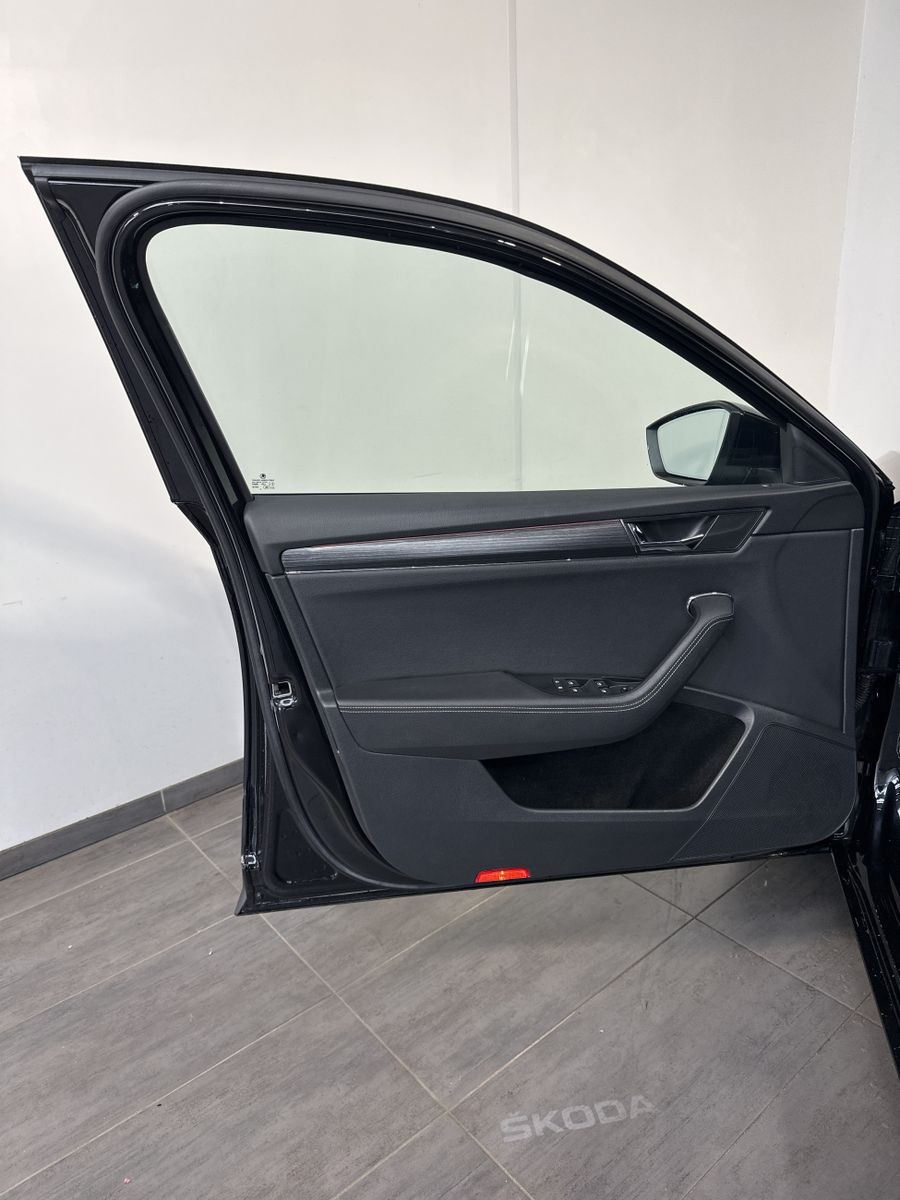 Fahrzeugabbildung SKODA Superb Combi 1.4 TSI iV Style DSG NAV+MATRIX+ACC