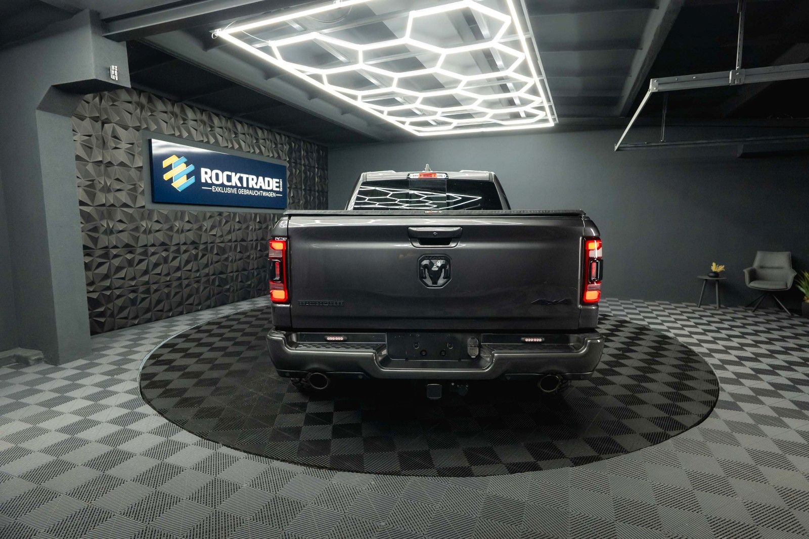 Fahrzeugabbildung Dodge RAM 5.7 V8 HEMI 4x4 Night Limited Longbed 19%