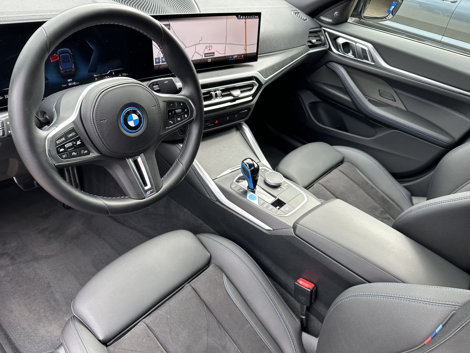Fahrzeugabbildung BMW i4 M50 NAV+LED+GLASDACH+KAM+DIGDISPLAY+DCC+20ZO