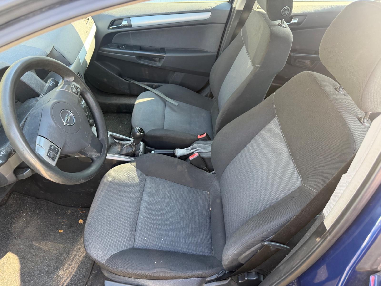 Opel Astra 2005 — photo 8