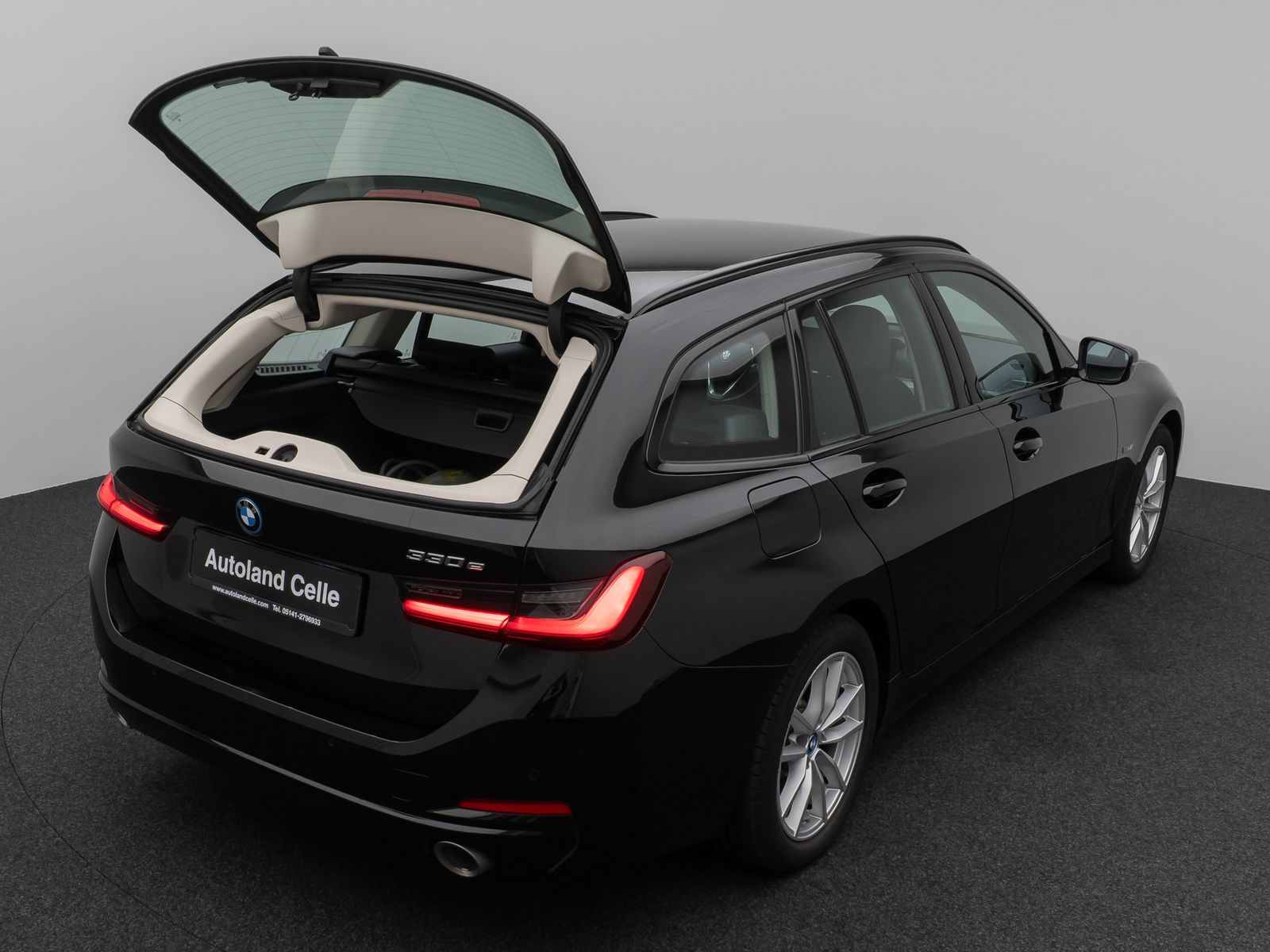 Fahrzeugabbildung BMW 330e DAB CockPit+ PDC Geschwindigkeitsreg Sport