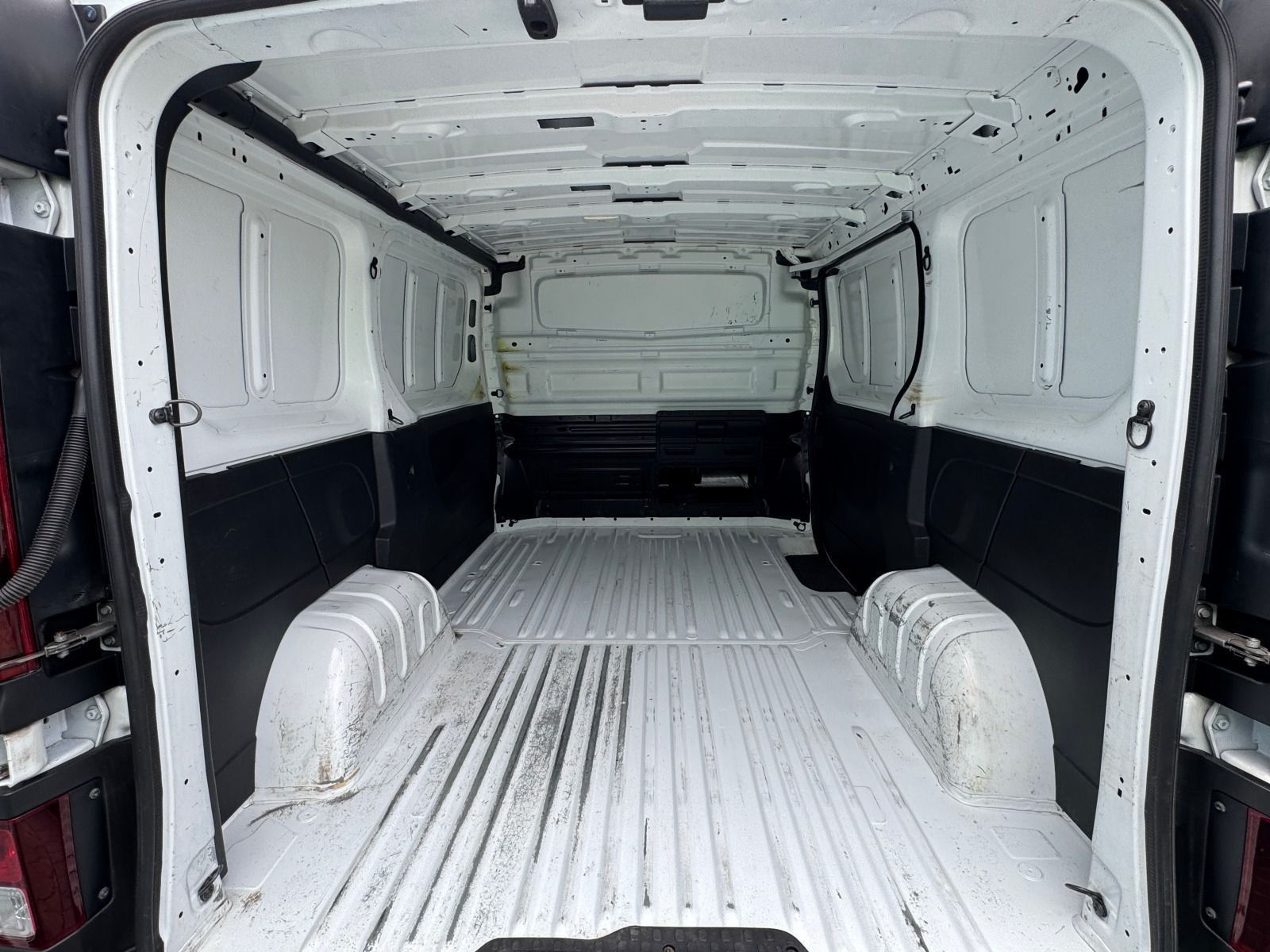 Fahrzeugabbildung Nissan NV300 2,7t dCi 120 DPF L1H1 COMFORT