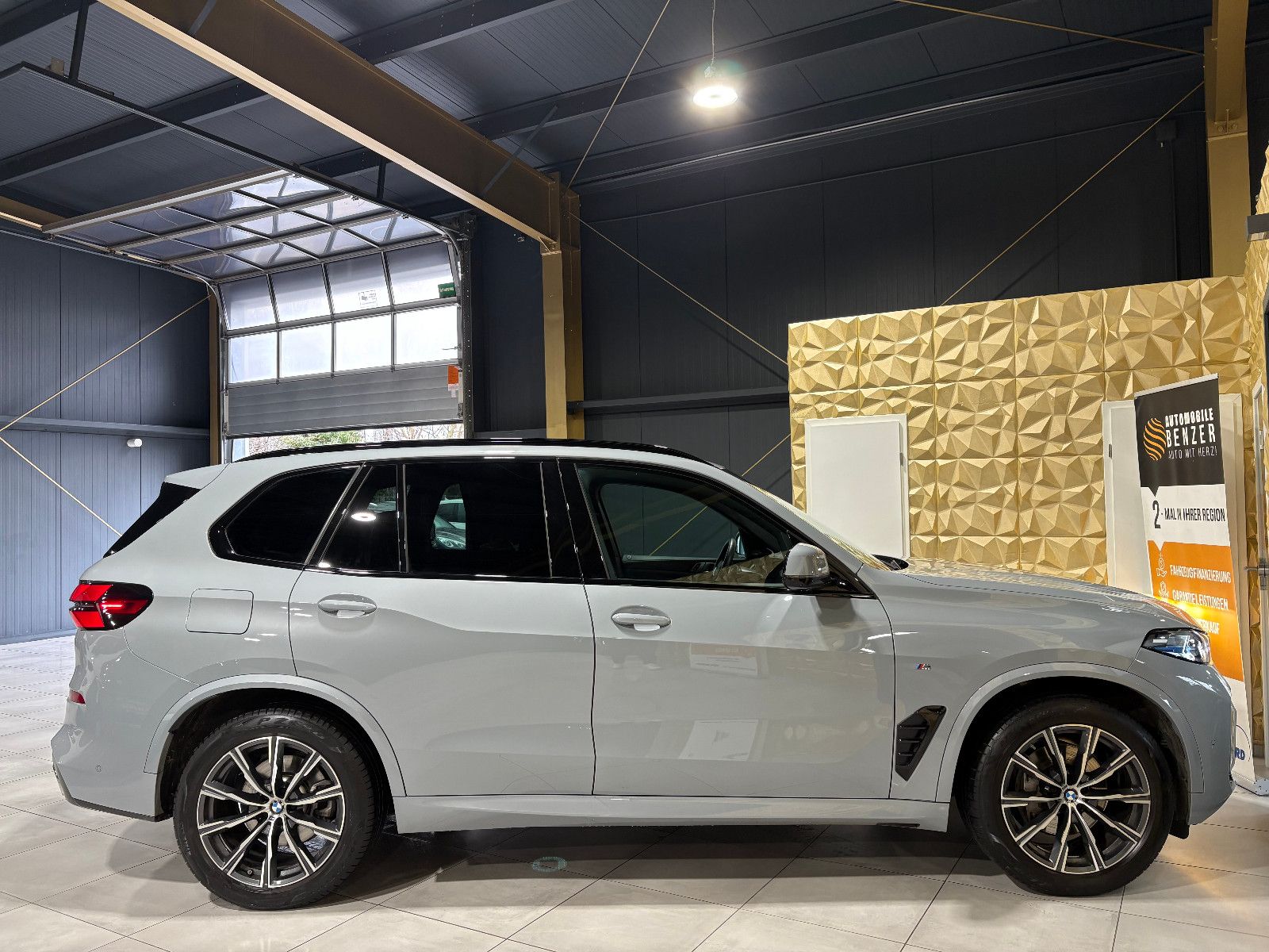 Fahrzeugabbildung BMW X5 30 d xDrive M Sport/HEAD-UP/360°/SOUND/AMBIEN