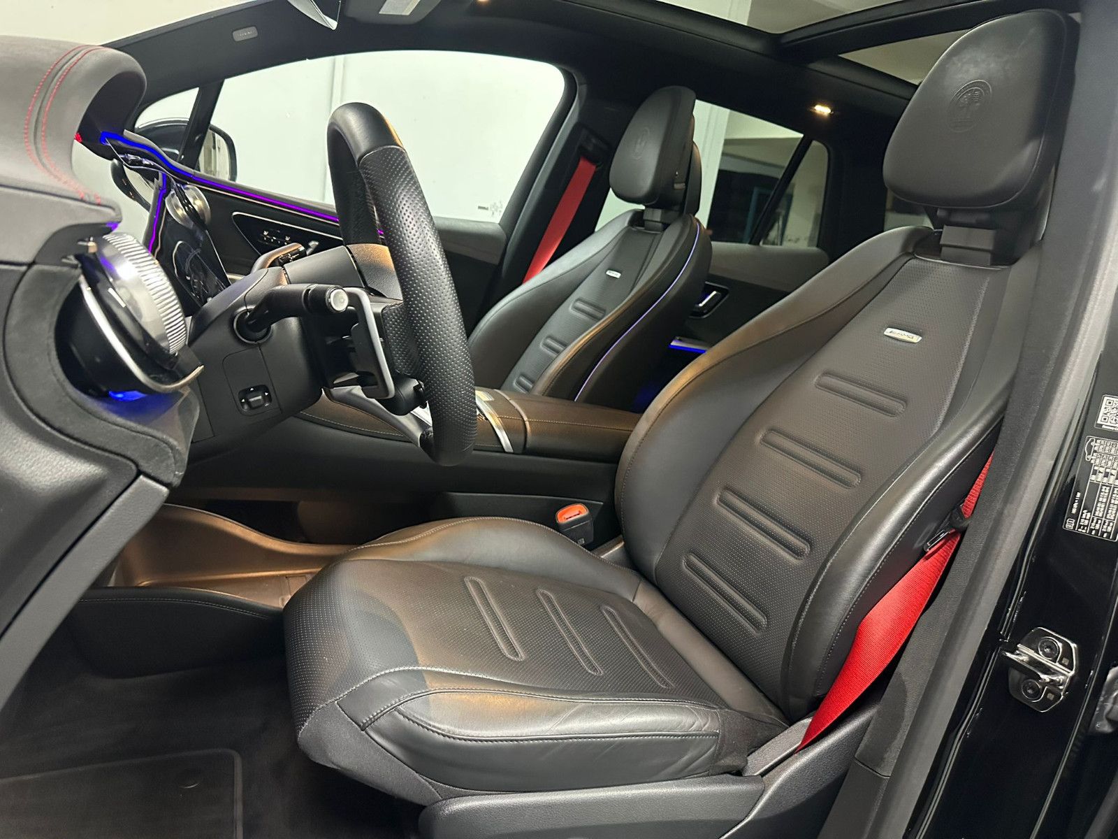 Fahrzeugabbildung Mercedes-Benz EQE 43 SUV AMG-LINE 4MATIC *Hyperscreen*PANO*