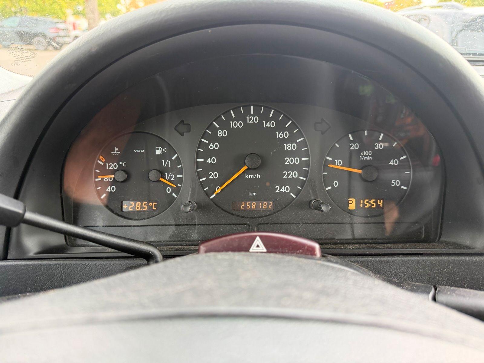 Mercedes-Benz ML270 2004 — photo 8