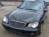 Mercedes-Benz C 220 CDI AVANTGARDE Xenon Navi Leder - Mercedes-Benz C 220 aus 2002: Cdi