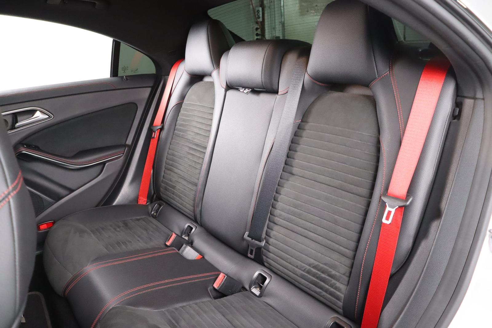 Mercedes-Benz CLA 45 AMG 4Matic Coupe * Led * Navi * Alcantara