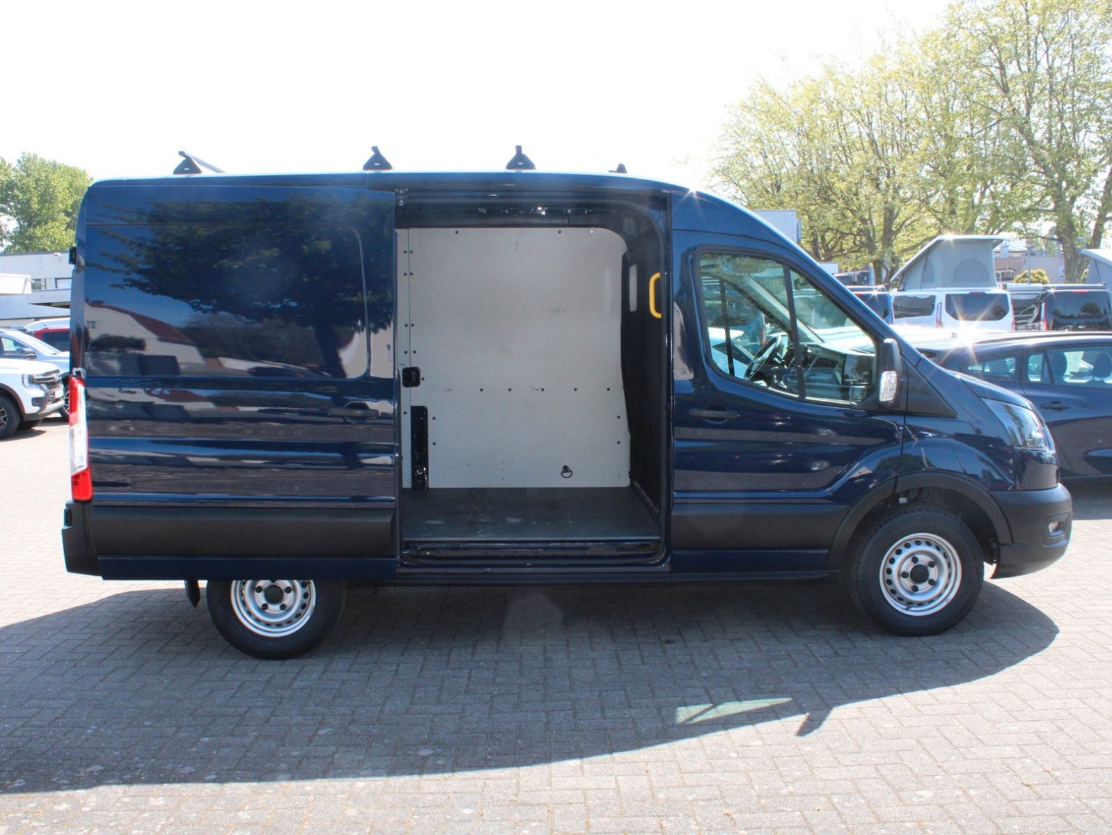 Fahrzeugabbildung Ford Transit L2 H2 Kasten LKW AHK PDC Kamera uvm.