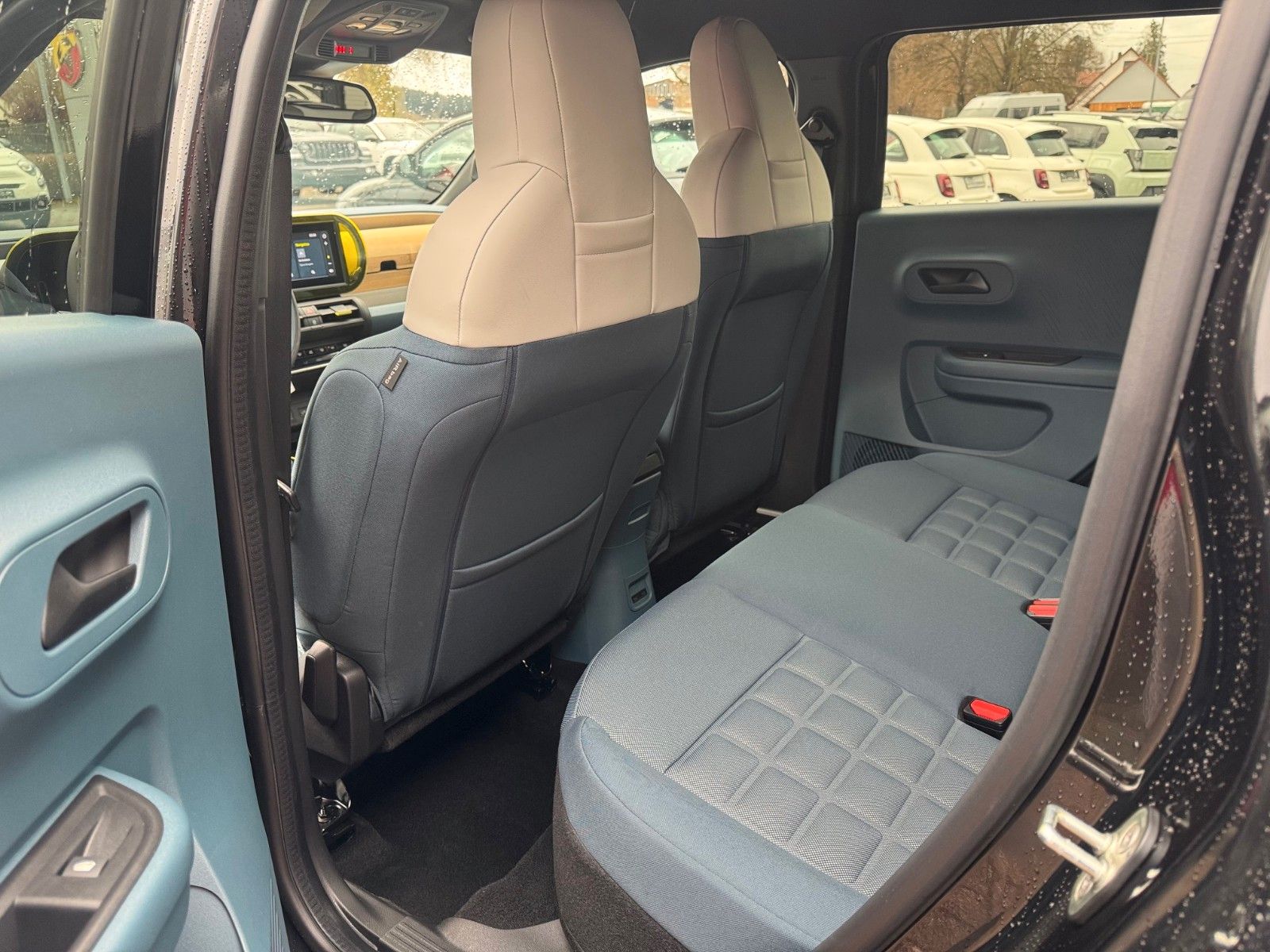 Fahrzeugabbildung Fiat Grande Panda 1.2 La Prima Navi Sitzheizung