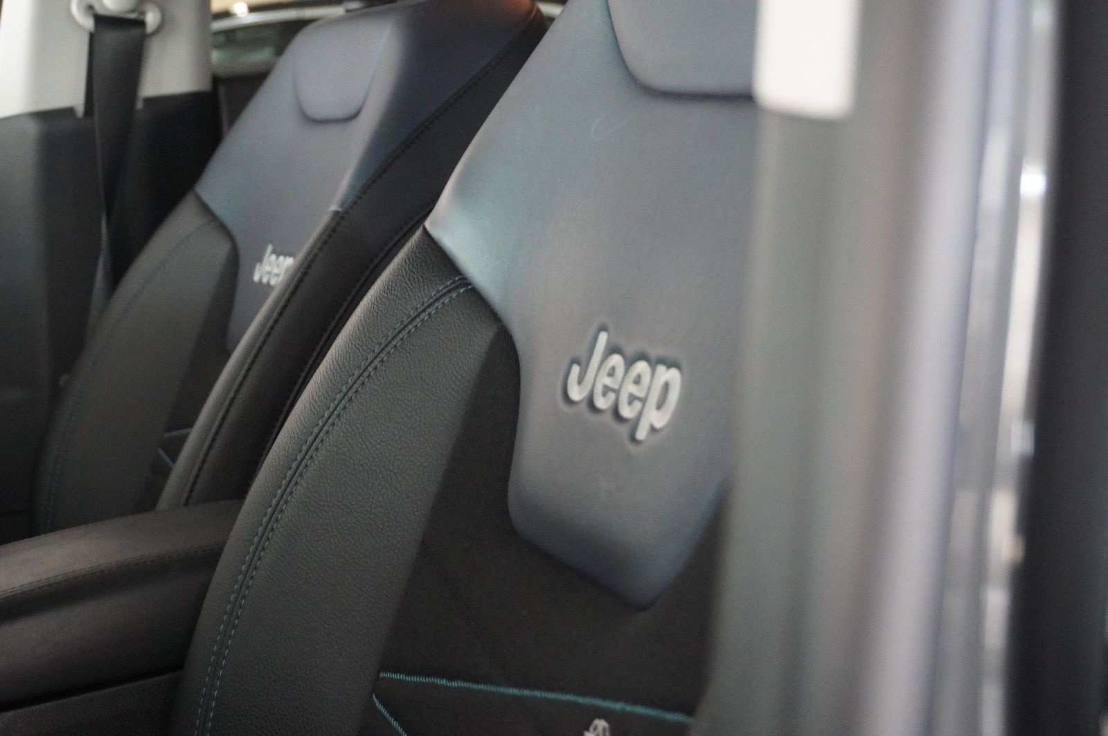 Fahrzeugabbildung Jeep Compass 1.3 4X4 HYBRID NAVI/LED/KAMERA/VIRTU/DAB