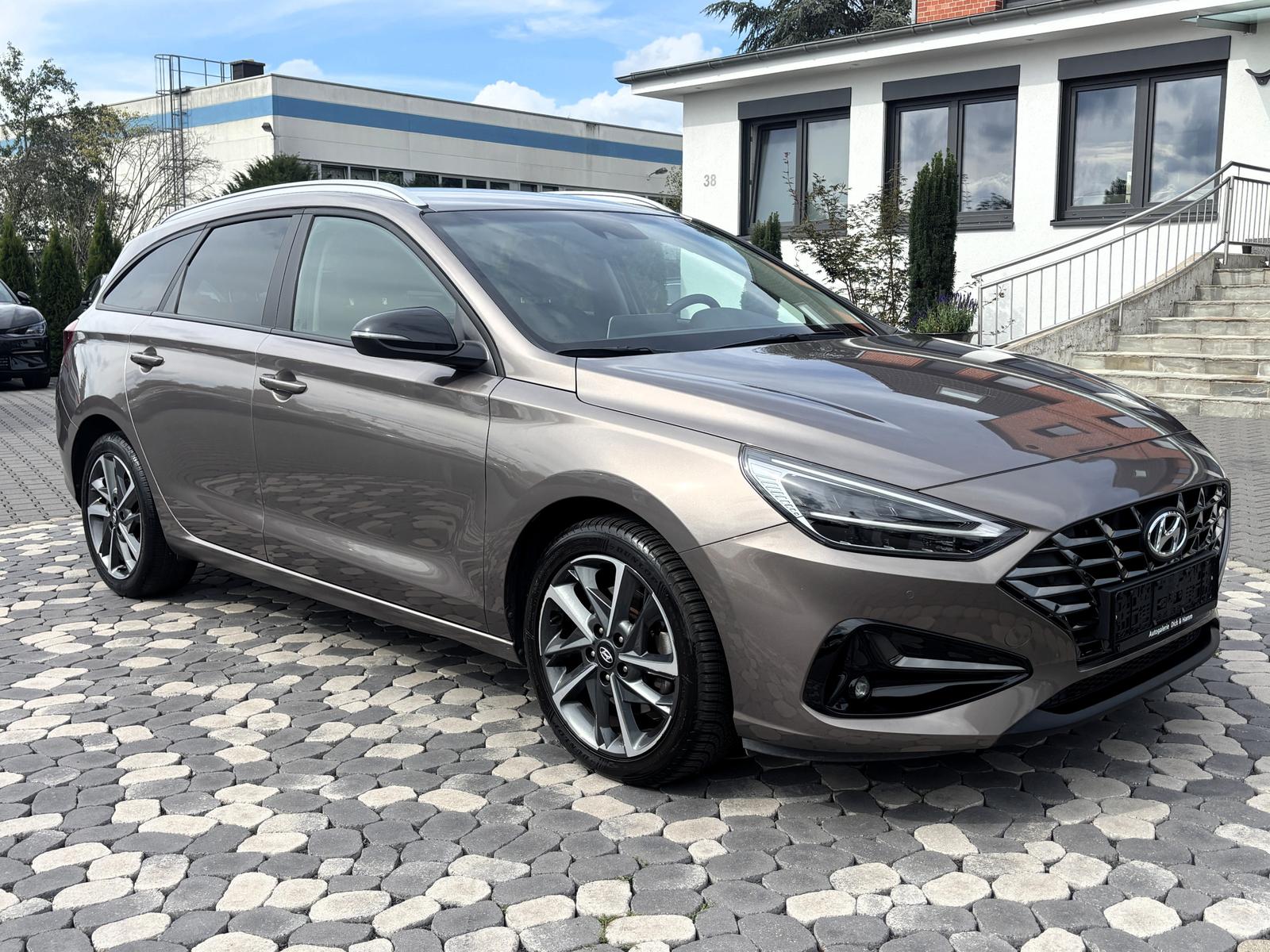 Hyundai i30 Edition 30+LED NAVI SHZ CAM PDC SMART-LINK