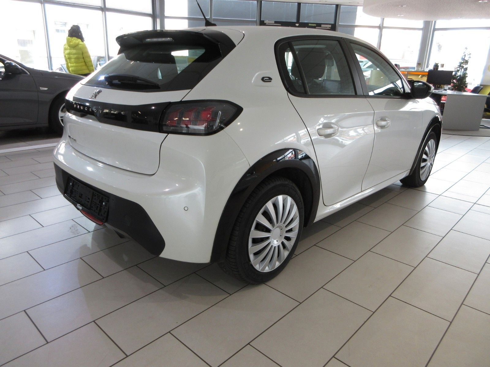 Fahrzeugabbildung Peugeot e-208 Active LED/PDC/TEMPOMAT