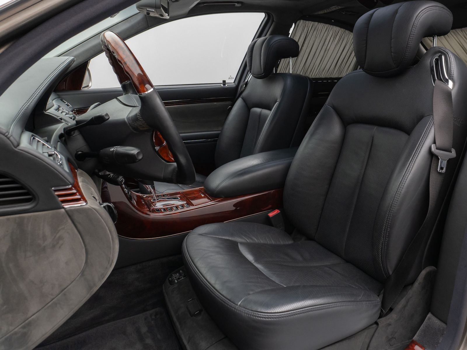 Fahrzeugabbildung Maybach 57 DUOTONE V12 Fondpaket Massage Solar VOLL