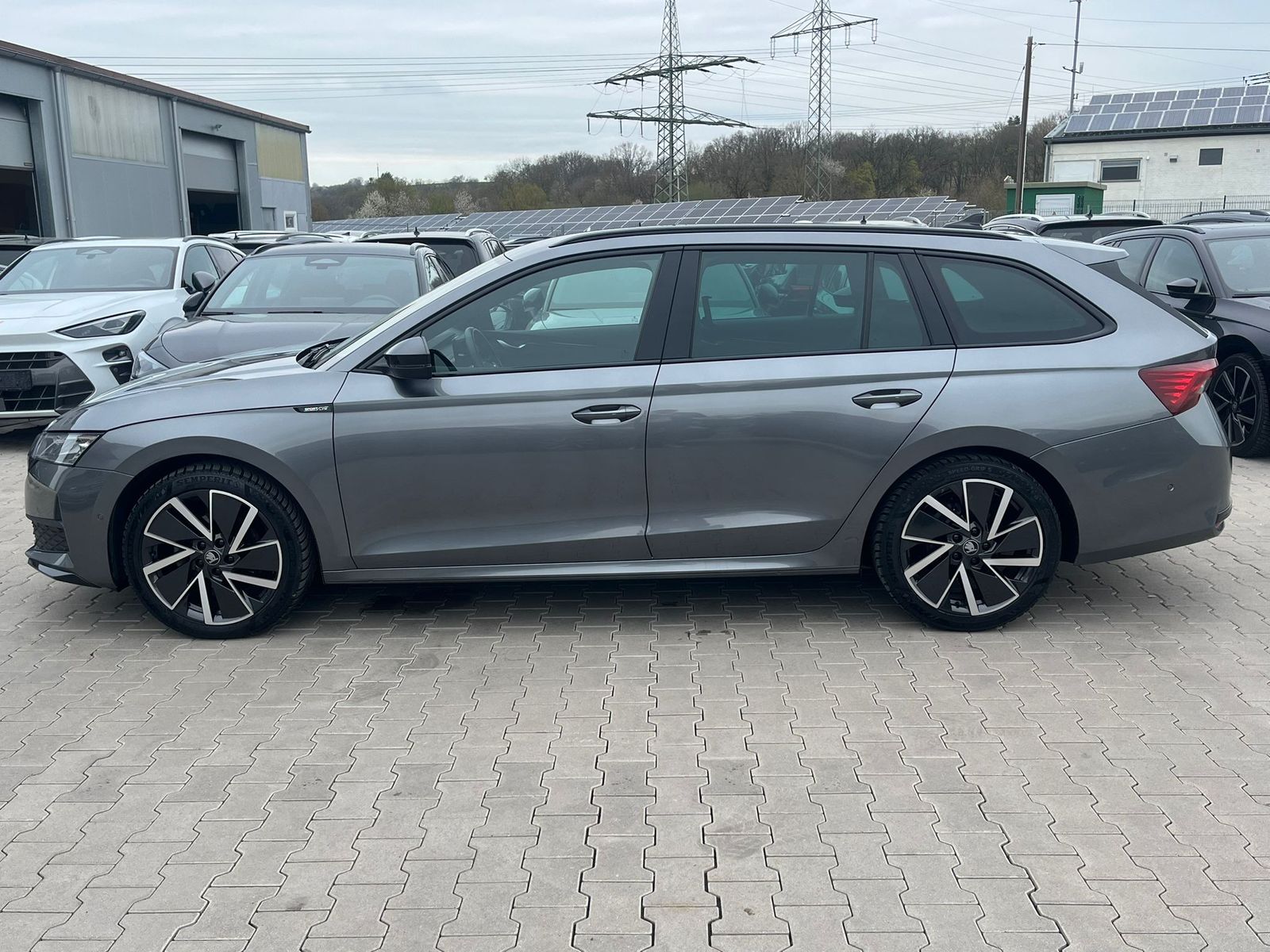 Fahrzeugabbildung SKODA Octavia 2.0 TDI Sportline DSG MATRIX*WINTER*5J.G
