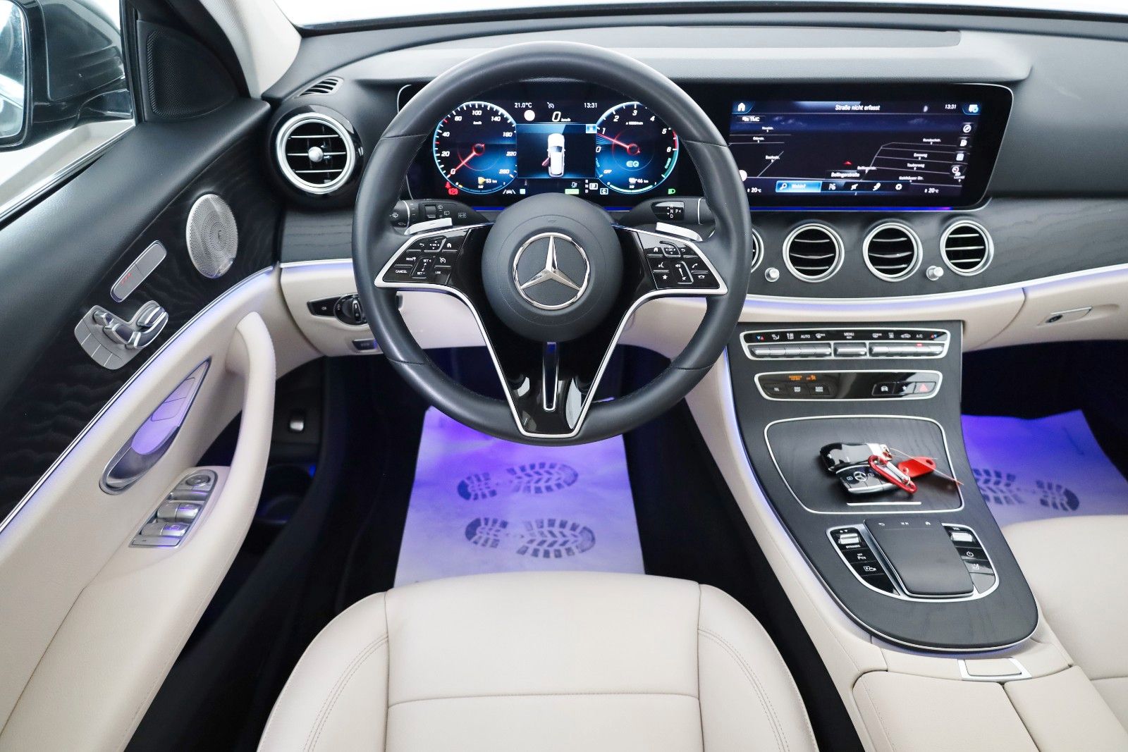 Fahrzeugabbildung Mercedes-Benz E 300de 4M T Avantgarde Leder,Navi,LED,PanoDach