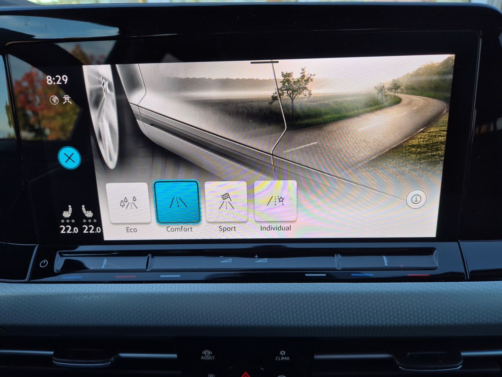 Fahrzeugabbildung Volkswagen Golf VIII Variant TSI Move 1,99% LED AHK Navi AI