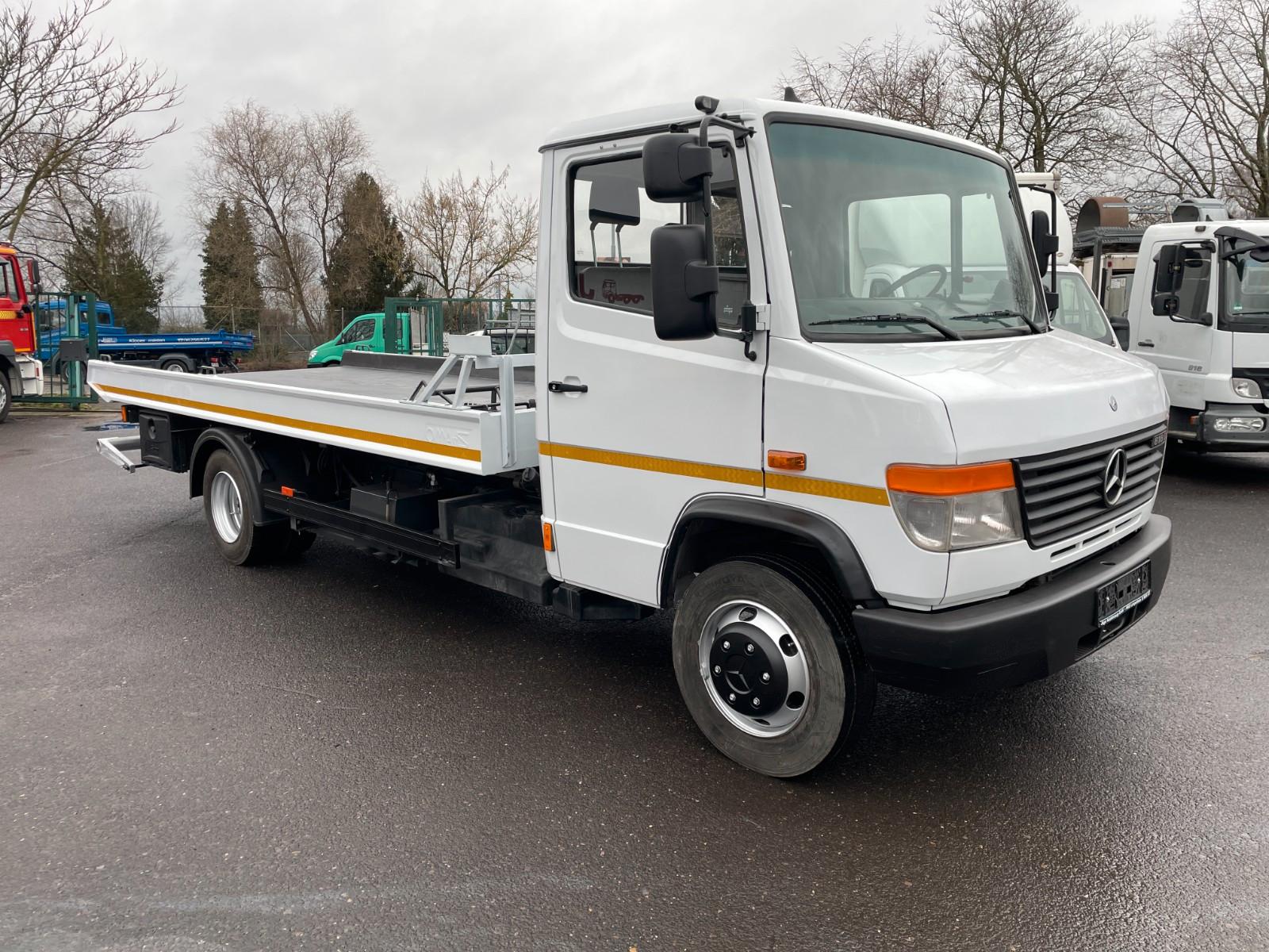 Mercedes-Benz 818 D Vario mit Schiebeplateau
