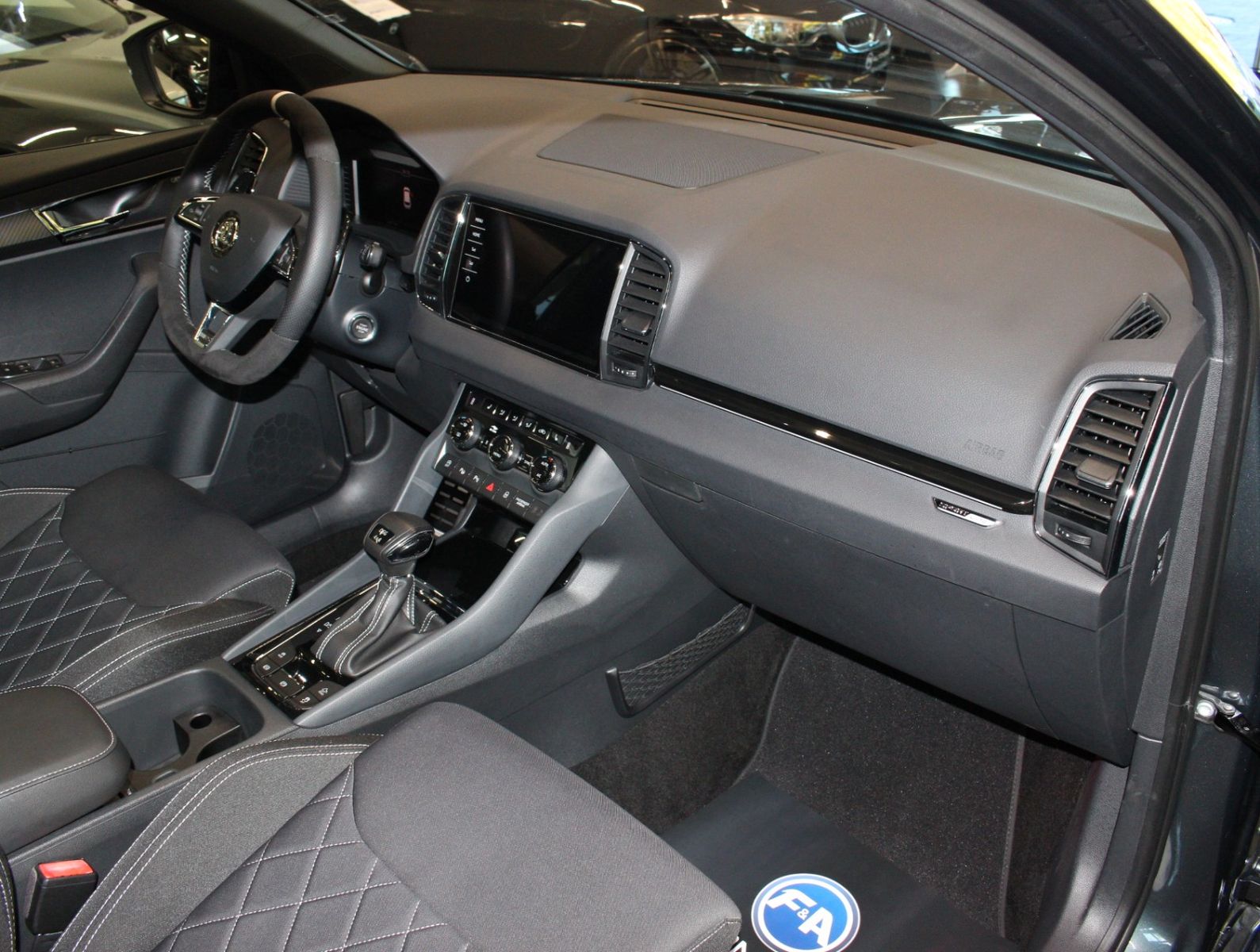Fahrzeugabbildung SKODA Karoq Sportline 2.0 TSI 4x4 DSG*1.Hand*AHK*LED