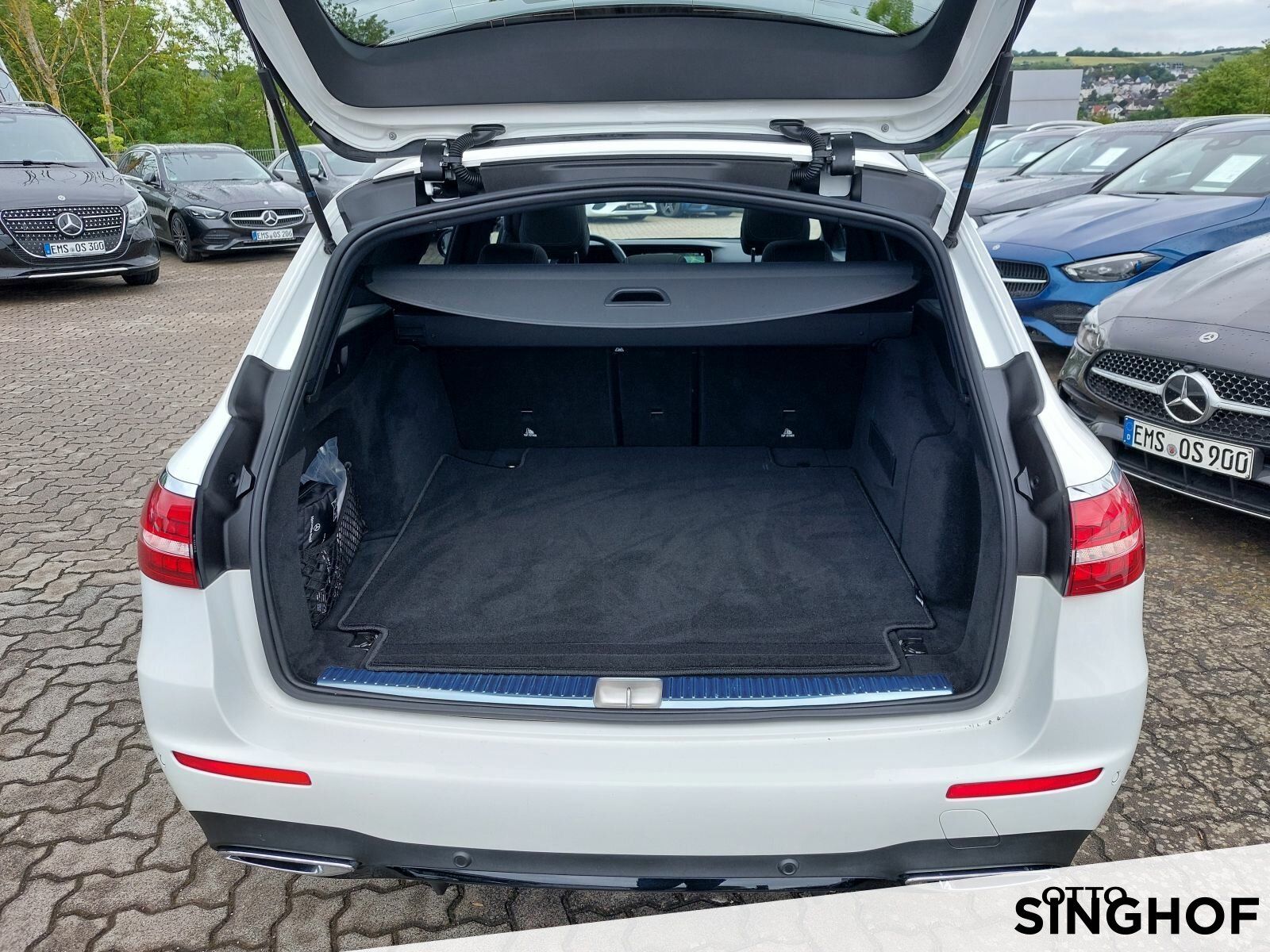 Fahrzeugabbildung Mercedes-Benz E 220 d T 4matic AMG Pano+AHK+Airmatic+dynam.LED