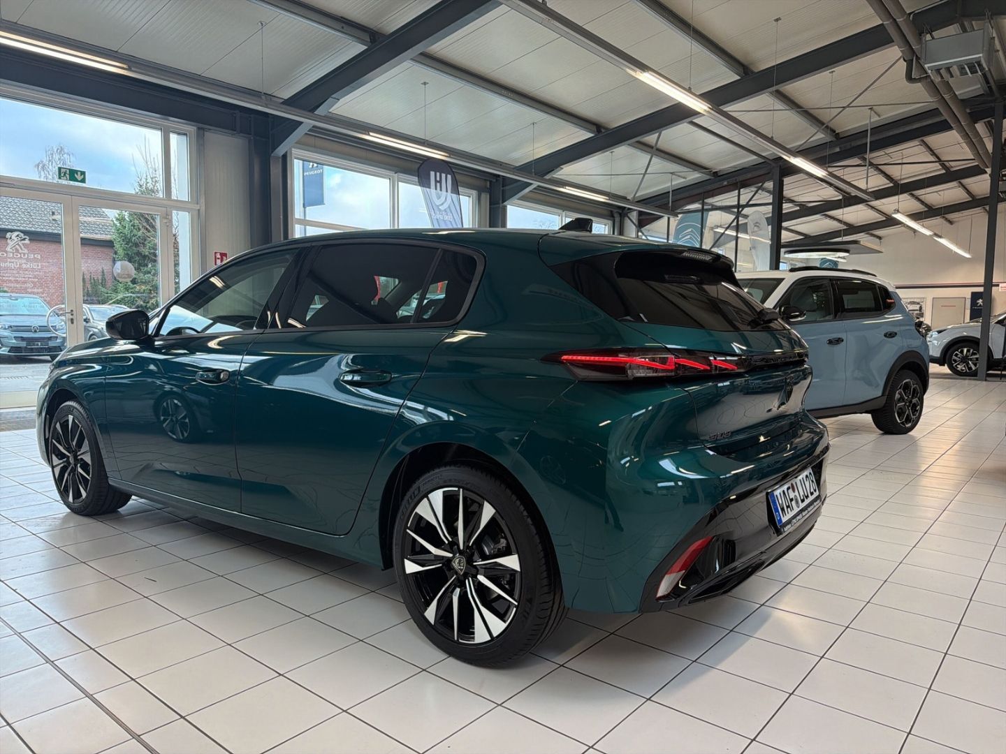 Fahrzeugabbildung Peugeot 308 Allure Hybrid 145 e-DSC6 Navi 360 Kamera ACC