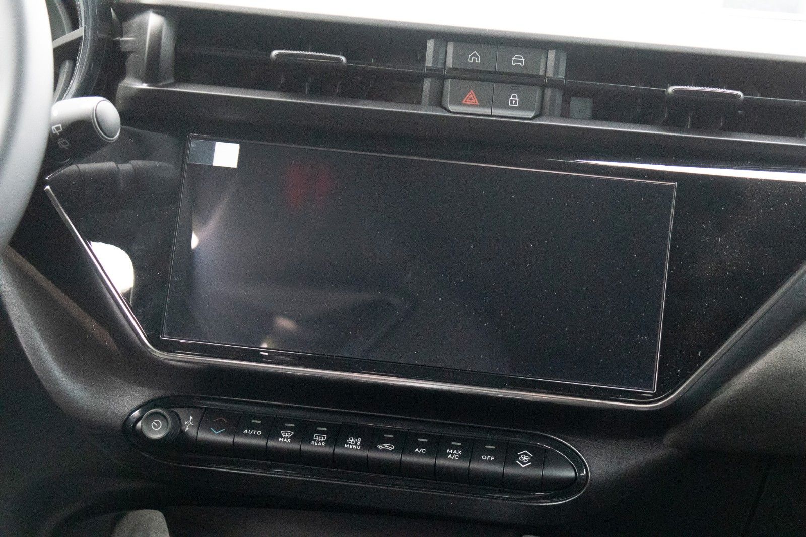 Fahrzeugabbildung Alfa Romeo Junior Q4 Ibrida 1.2 VGT  Prem+Tech+Sport-Paket