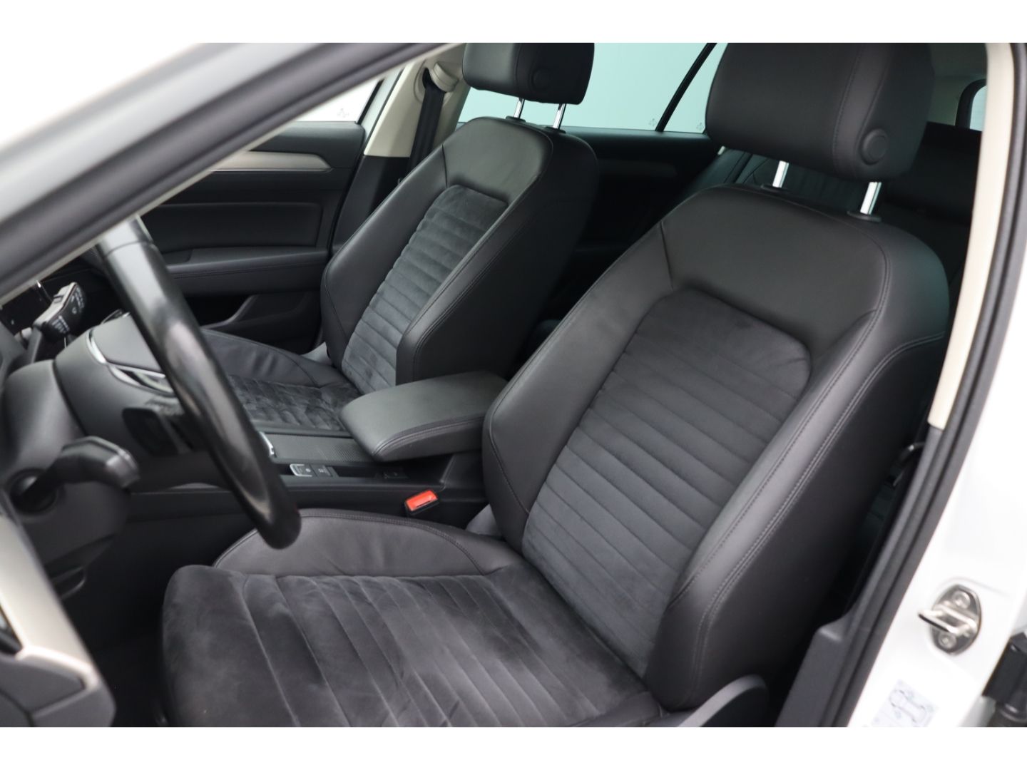 Fahrzeugabbildung Volkswagen Passat Variant 2.0 TDI Highline BMT Massage Kame