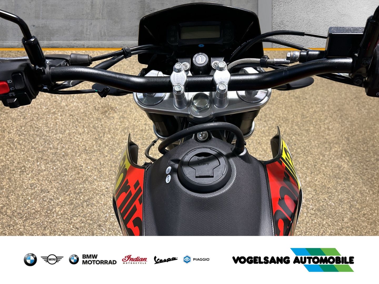 Fahrzeugabbildung Aprilia RX 125 Enduro, Geländebereifung, Aktionspreis Mo