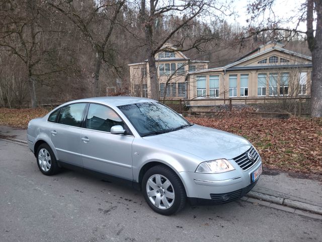 Volkswagen Passat Lim. Highline TüV u. großer Service neu!