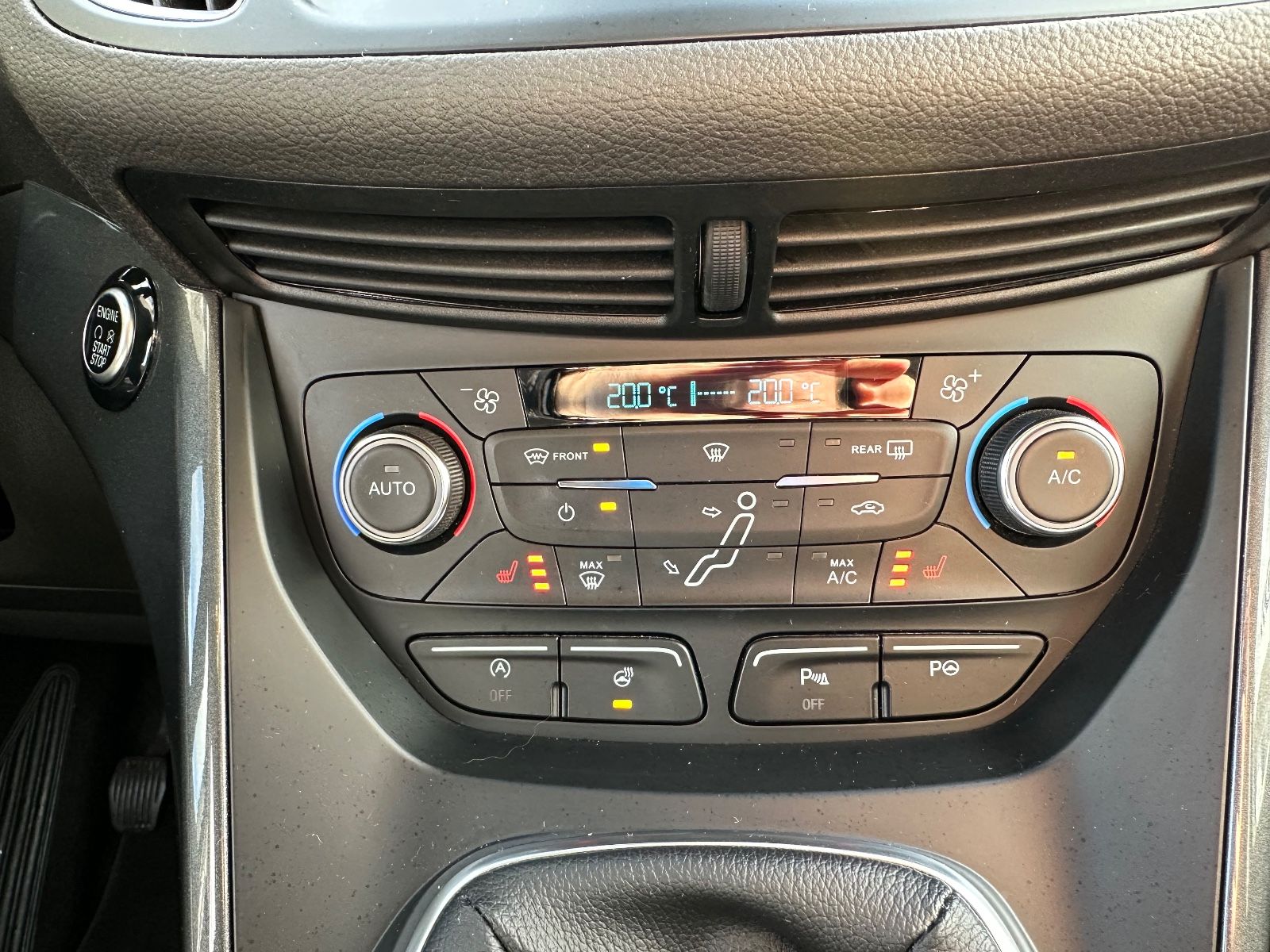 Fahrzeugabbildung Ford C-Max 1.0 EB Titanium Navi/SHZG/ParkPilot/GJR