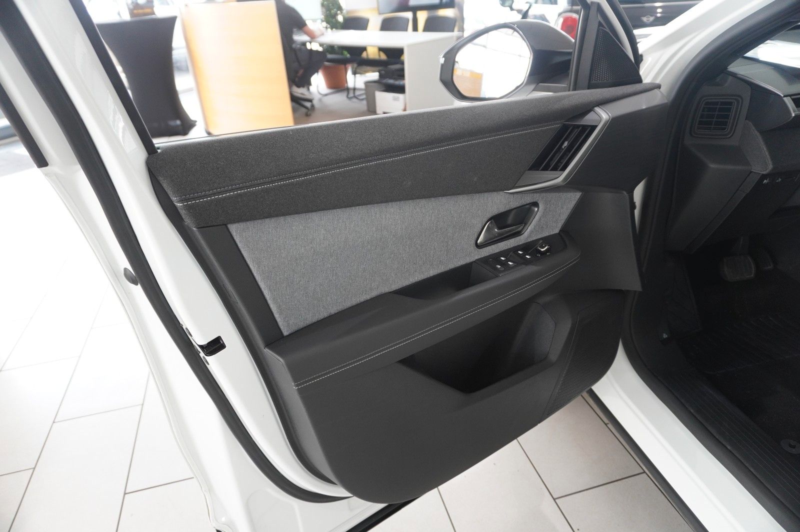 Fahrzeugabbildung Opel Grandland 1.2 48V HYBRID EDIT. NAVI/LED/KAMERA