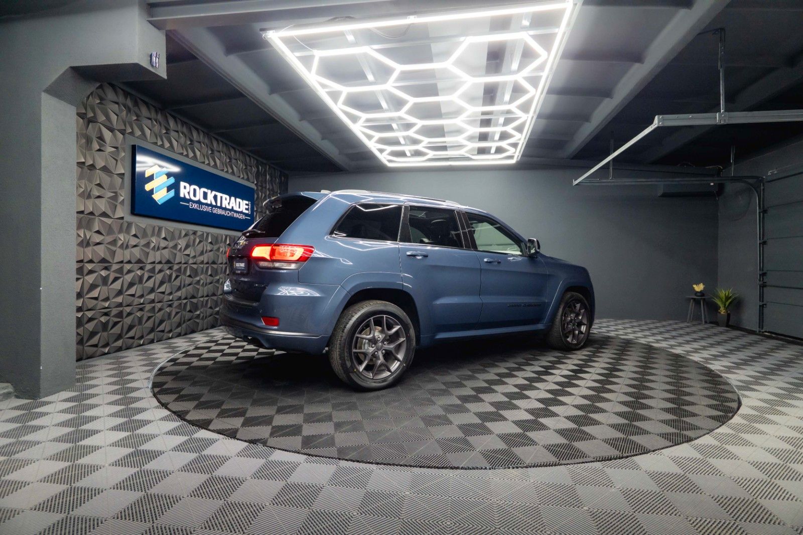 Fahrzeugabbildung Jeep Grand Cherokee 3.6 4x4 LIMITED X *Pano*LED*19%*