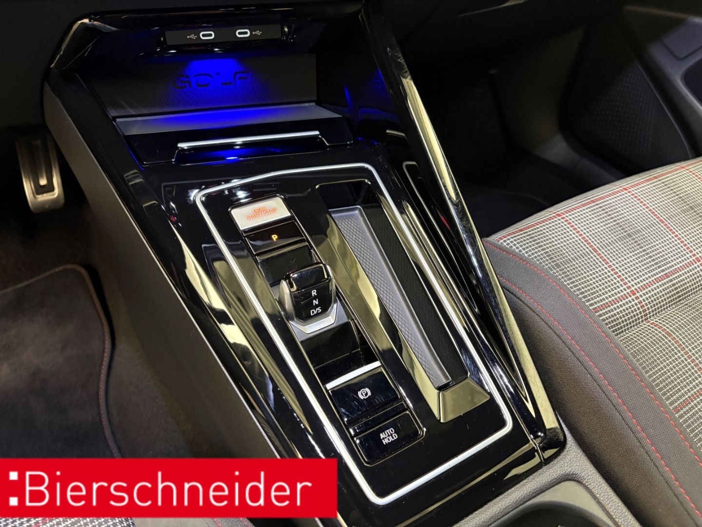 Volkswagen Golf GTI 8 2.0 TSI DSG FACELIFT! ALU 19 ACC Matr foto 17