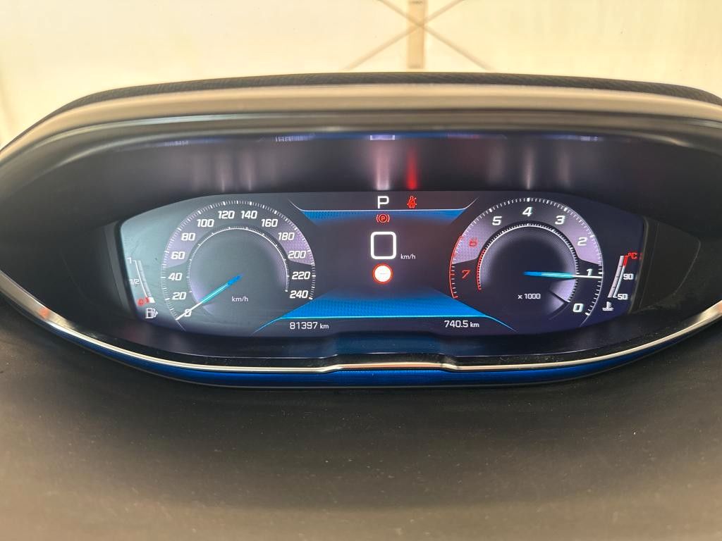 Fahrzeugabbildung Peugeot 5008 Allure 1.2T LED/NAVI/AHK/R´CAM/BLIS