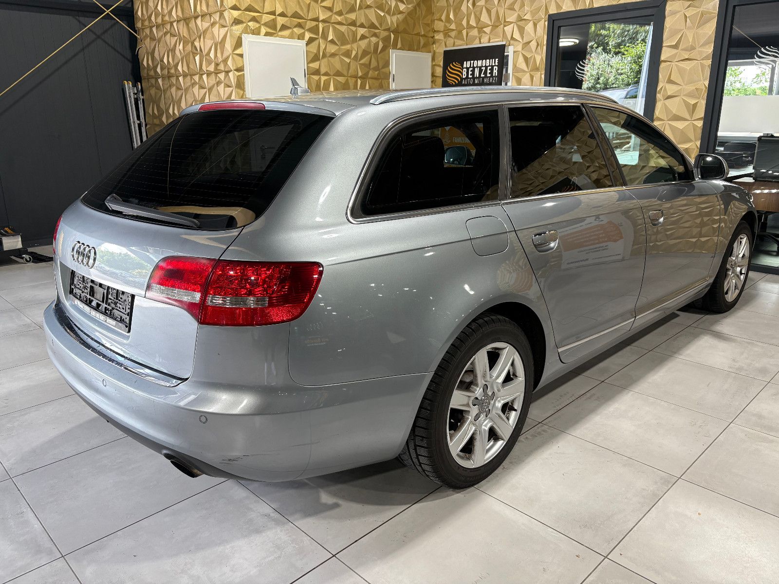Fahrzeugabbildung Audi A6 Avant 2.0 TDI/NAVI/PDC/KLIMA/SHZ/TEMPOMAT