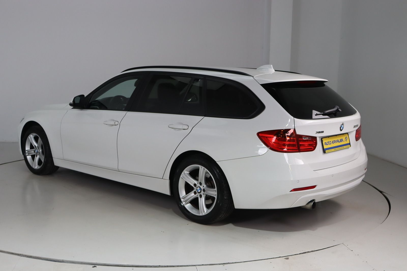 Fahrzeugabbildung BMW 320 i Touring xDrive * Bi- Xenon * Navi