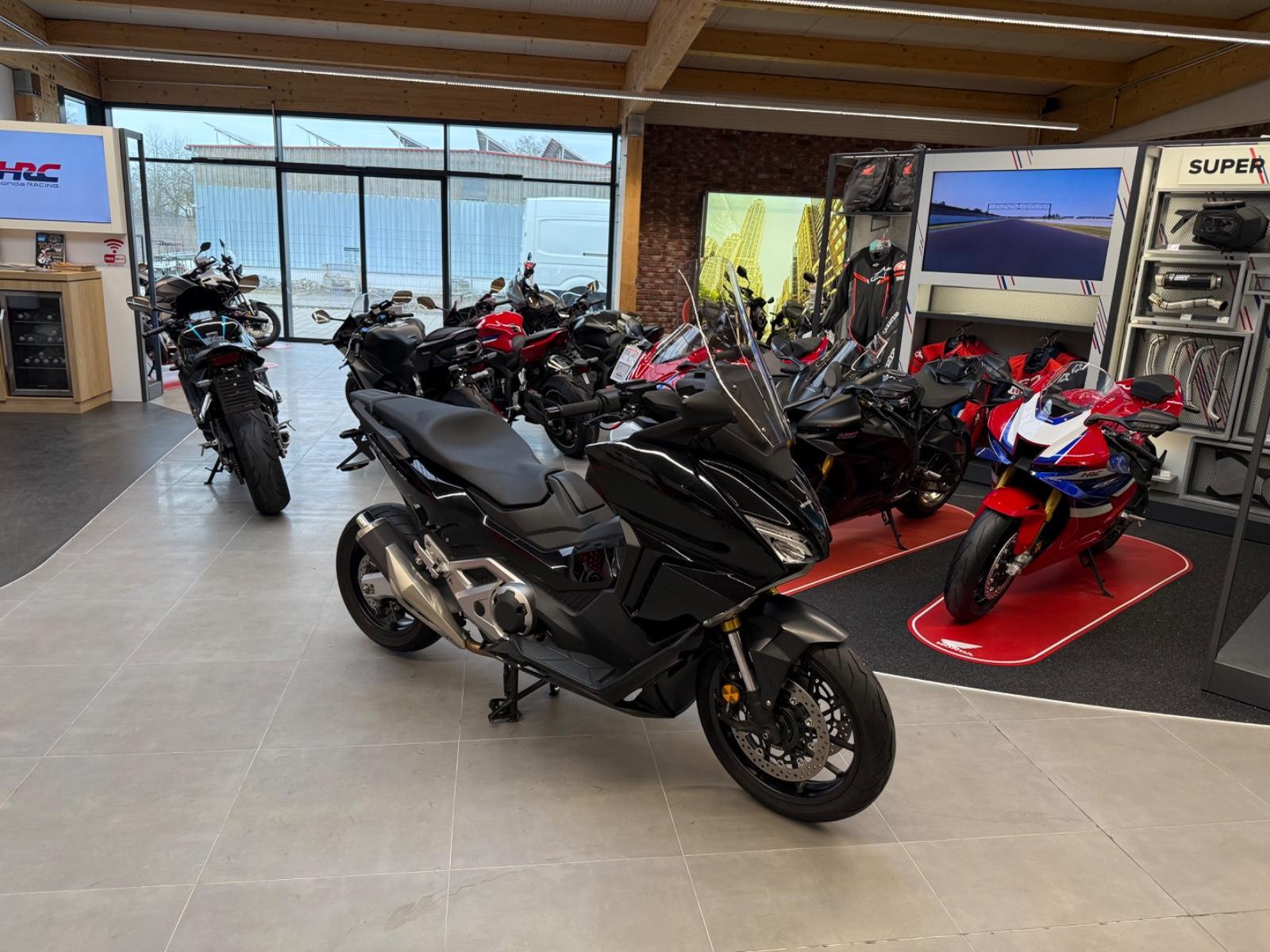 Honda Forza 750 aus 1 Hand *Heckumbau*