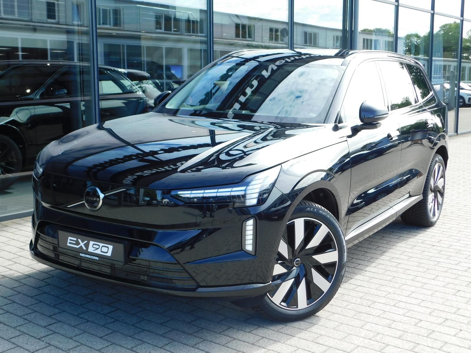 Fahrzeugabbildung Volvo EX90 Plus Twin Motor Executive Editon
